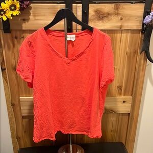 ANDREE BY UNIT Bright Coral V-Neck Short Sleeve Tee